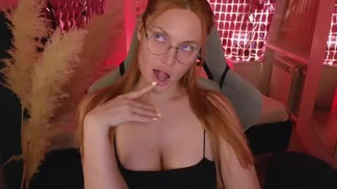 Snapshot of love_call chatting on February 9, 2025, 11:36 am love_call online show from February 9, 2025, 11:36 am