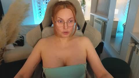 Snapshot of love_call chatting on February 16, 2025, 11:27 am love_call online show from February 16, 2025, 11:27 am