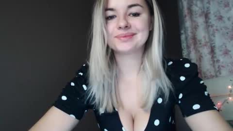 Megane online show from December 17, 2025, 7:58 am