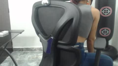 Snapshot of love_gatubela chatting on November 18, 2025, 8:24 pm Nina online show from November 18, 2025, 8:24 pm