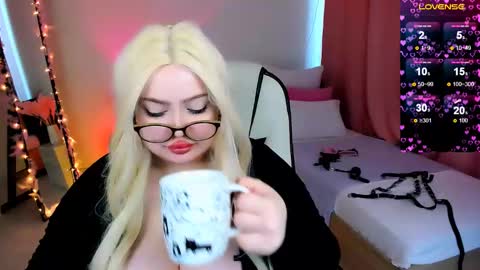 Snapshot of love_insidee chatting on February 16, 2025, 11:16 am Sailor online show from February 16, 2025, 11:16 am