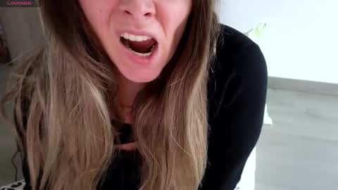 jessmy pleasure is in your hands s online show from December 6, 2024, 12:49 pm