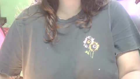 Snapshot of love_luna_angel chatting on April 7, 2026, 1:39 am Luna online show from April 7, 2026, 1:39 am