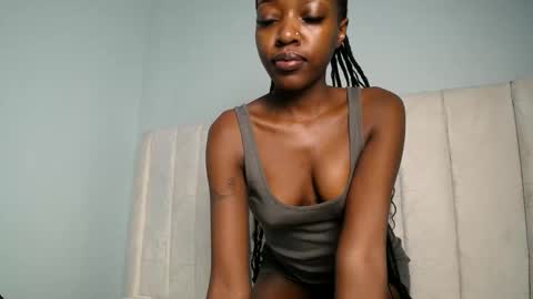 Miah online show from November 20, 2025, 12:33 am