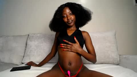 Snapshot of love_miah chatting on August 7, 2026, 1:29 am Miah online show from August 7, 2026, 1:29 am