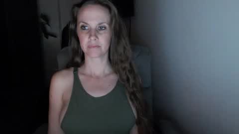 LoVe On  online show from November 11, 2025, 1:49 am