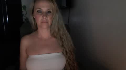 LoVe On  online show from February 12, 2026, 10:38 pm