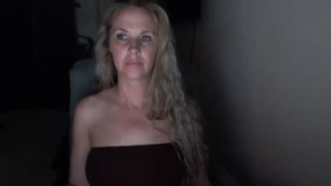 Snapshot of love_on_ chatting on May 7, 2026, 10:53 am LoVe On online show from May 7, 2026, 10:53 am