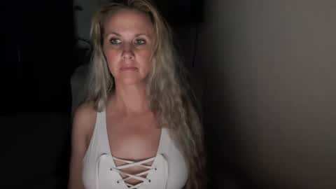 Snapshot of love_on_ chatting on May 10, 2026, 2:28 am LoVe On online show from May 10, 2026, 2:28 am