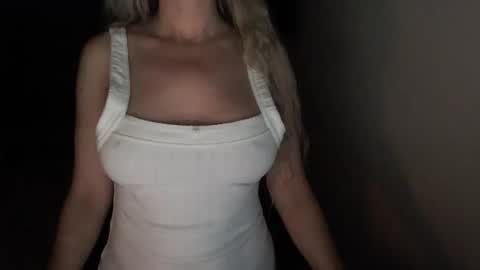 Snapshot of love_on_ chatting on May 14, 2026, 10:11 am LoVe On online show from May 14, 2026, 10:11 am