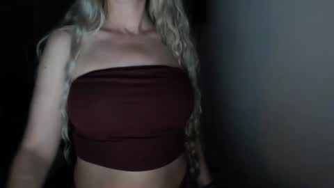 Snapshot of love_on_ chatting on May 18, 2026, 1:56 am LoVe On online show from May 18, 2026, 1:56 am