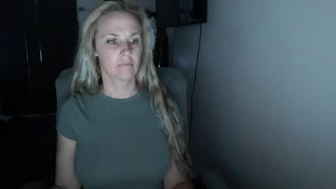Snapshot of love_on_ chatting on May 18, 2026, 1:17 pm LoVe On online show from May 18, 2026, 1:17 pm