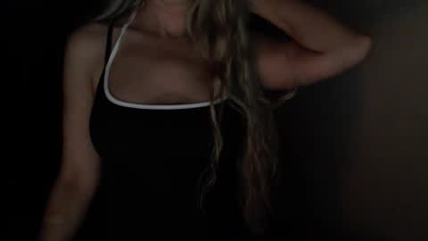 Snapshot of love_on_ chatting on May 28, 2026, 10:12 am LoVe On online show from May 28, 2026, 10:12 am