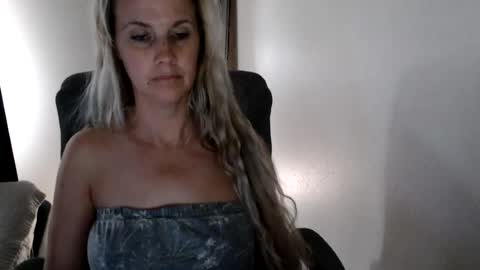 Snapshot of love_on_ chatting on July 6, 2026, 3:14 pm LoVe On online show from July 6, 2026, 3:14 pm