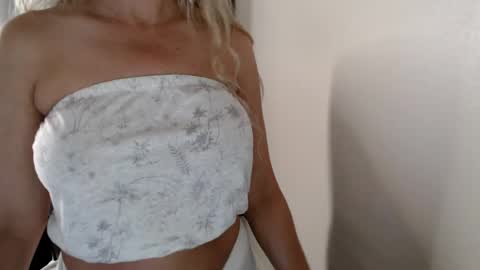 Snapshot of love_on_ chatting on July 9, 2026, 1:04 pm LoVe On online show from July 9, 2026, 1:04 pm