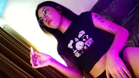 Snapshot of love_seren chatting on October 25, 2025, 12:02 pm Seren online show from October 25, 2025, 12:02 pm