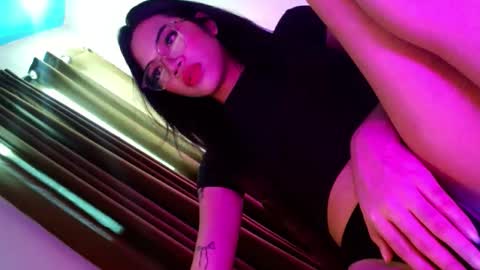 Snapshot of love_seren chatting on November 4, 2025, 5:28 am Seren online show from November 4, 2025, 5:28 am