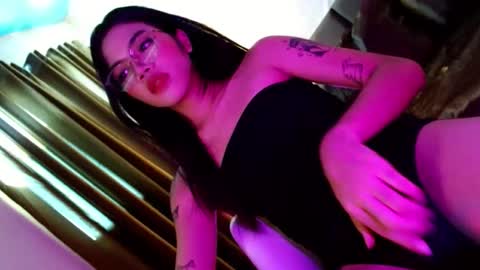 Snapshot of love_seren chatting on November 13, 2025, 5:28 am Seren online show from November 13, 2025, 5:28 am