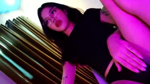 Snapshot of love_seren chatting on November 18, 2025, 7:13 am Seren online show from November 18, 2025, 7:13 am