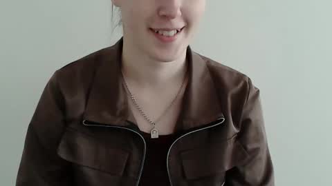 Vivian online show from November 6, 2025, 12:17 pm