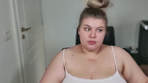 Snapshot of love_wiggy18 chatting on October 23, 2025, 6:13 am Ally online show from October 23, 2025, 6:13 am