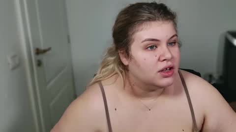 Snapshot of love_wiggy18 chatting on November 12, 2025, 7:42 am Ally online show from November 12, 2025, 7:42 am