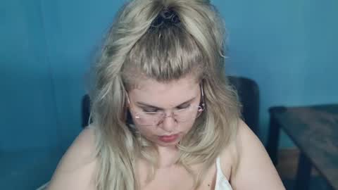 Snapshot of love_wiggy18 chatting on July 13, 2026, 11:57 am Ally online show from July 13, 2026, 11:57 am