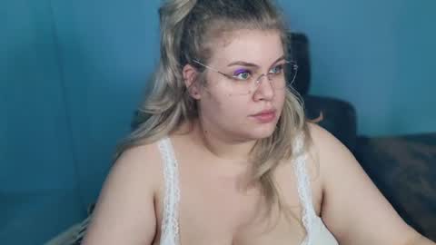 Snapshot of love_wiggy18 chatting on July 15, 2026, 4:40 am Ally online show from July 15, 2026, 4:40 am