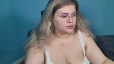 Snapshot of love_wiggy18 chatting on July 20, 2026, 5:00 am Ally online show from July 20, 2026, 5:00 am