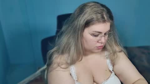 Snapshot of love_wiggy18 chatting on July 23, 2026, 4:54 am Ally online show from July 23, 2026, 4:54 am