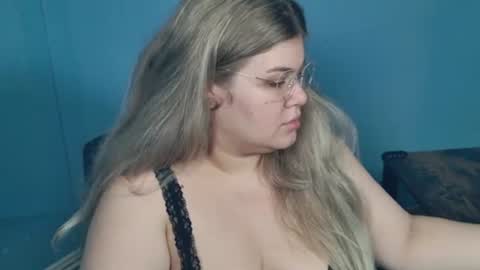 Snapshot of love_wiggy18 chatting on August 2, 2026, 5:06 am Ally online show from August 2, 2026, 5:06 am