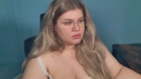 Snapshot of love_wiggy18 chatting on August 3, 2026, 4:44 am Ally online show from August 3, 2026, 4:44 am