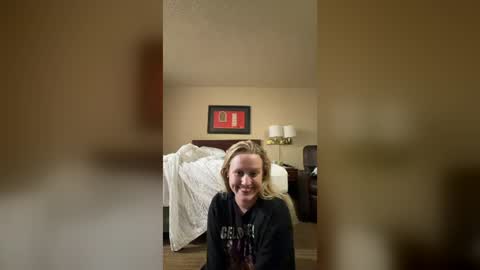 Snapshot of loveclaireelise chatting on August 7, 2026, 11:23 am loveclaireelise online show from August 7, 2026, 11:23 am