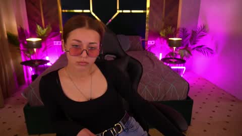 loveedove online show from April 3, 2026, 1:31 pm