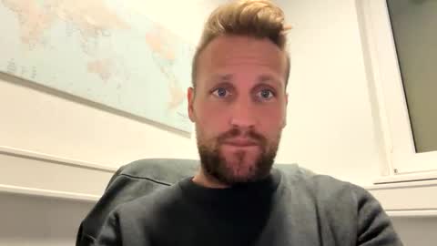 lovefuesse online show from October 10, 2025, 11:09 am