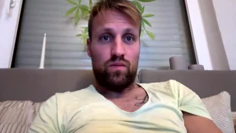 lovefuesse online show from November 5, 2025, 9:04 pm