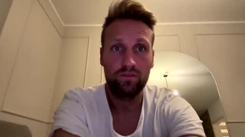 lovefuesse online show from November 6, 2025, 7:15 pm