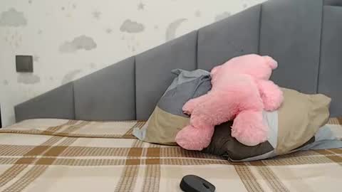 lovellykitty online show from February 25, 2026, 7:18 am