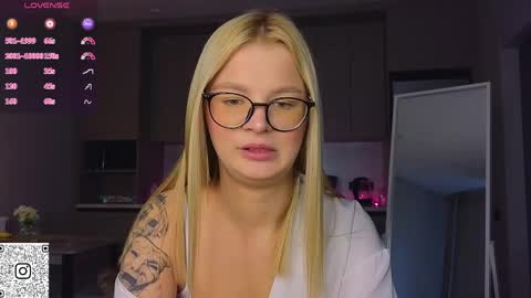 Snapshot of lovely_babyy chatting on May 6, 2026, 4:41 am Jenny online show from May 6, 2026, 4:41 am