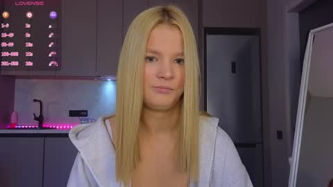 Snapshot of lovely_babyy chatting on May 11, 2026, 4:18 am Jenny online show from May 11, 2026, 4:18 am