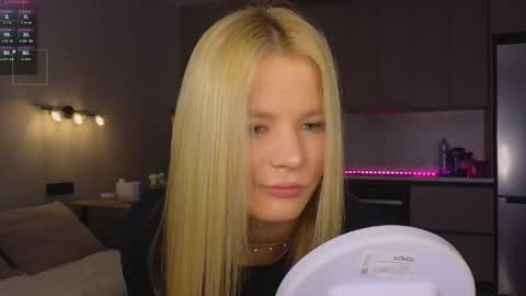 Snapshot of lovely_babyy chatting on May 13, 2026, 1:58 am Jenny online show from May 13, 2026, 1:58 am