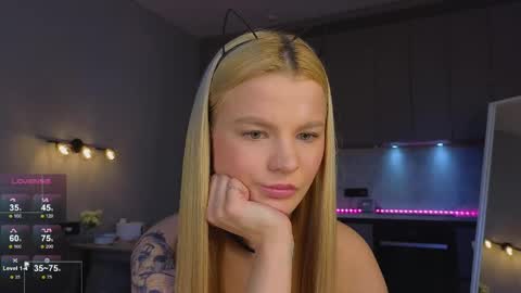 Snapshot of lovely_babyy chatting on May 16, 2026, 4:42 am Jenny online show from May 16, 2026, 4:42 am