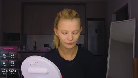 Snapshot of lovely_babyy chatting on May 17, 2026, 1:58 am Jenny online show from May 17, 2026, 1:58 am