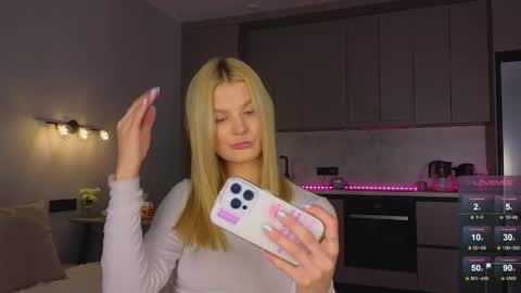 Snapshot of lovely_babyy chatting on May 21, 2026, 2:51 am Jenny online show from May 21, 2026, 2:51 am