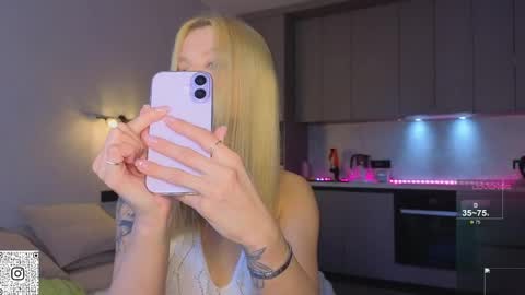 Snapshot of lovely_babyy chatting on June 2, 2026, 4:47 am Jenny online show from June 2, 2026, 4:47 am