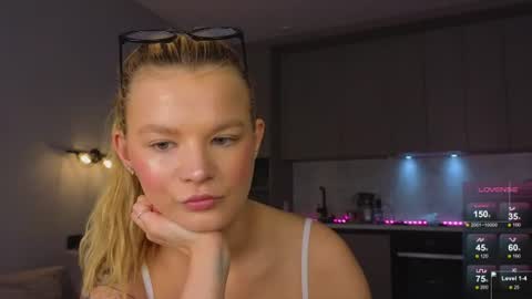 Snapshot of lovely_babyy chatting on June 12, 2026, 4:22 am Jenny online show from June 12, 2026, 4:22 am