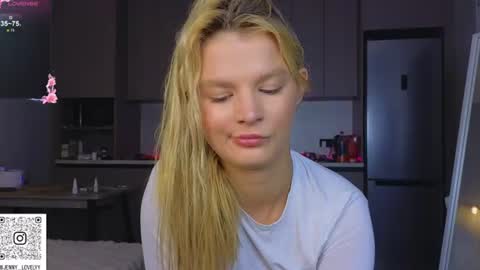 Snapshot of lovely_babyy chatting on June 21, 2026, 2:03 am Jenny online show from June 21, 2026, 2:03 am