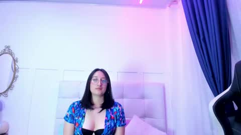 Chloe online show from January 17, 2025, 4:57 pm