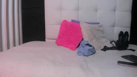 Chloe online show from November 14, 2025, 1:21 pm