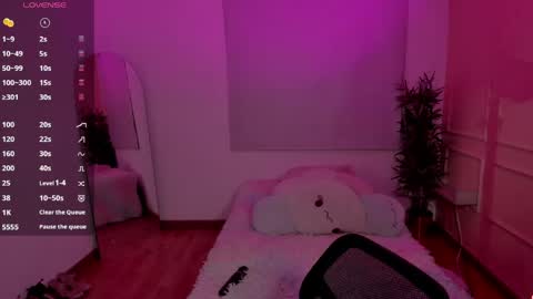Snapshot of lovely_emma18 chatting on May 19, 2026, 2:40 am Emma online show from May 19, 2026, 2:40 am